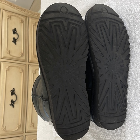 Authentic UGG super clean Woman Black UGG boots size 9 - Picture 6 of 7